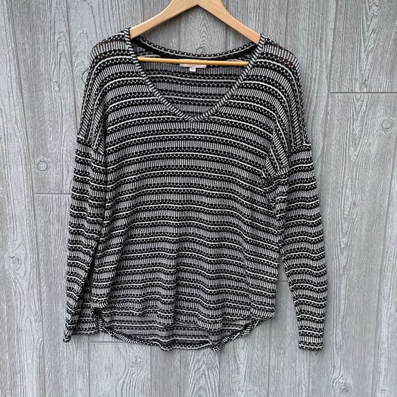 Two by Vince Camuto VNeck Knit lightweight Sweater - Picture 1 of 7
